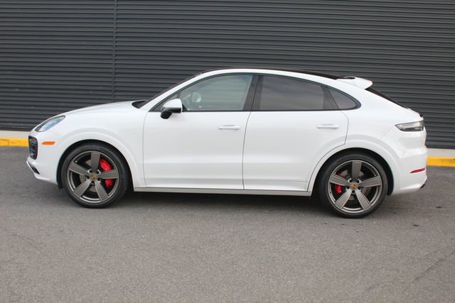 Used 2021 Porsche Cayenne GTS w/ Premium Package image 2