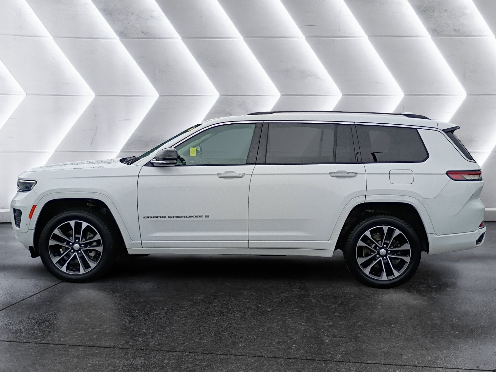 Used 2021 Jeep Grand Cherokee L Overland AWD/4WD image 3