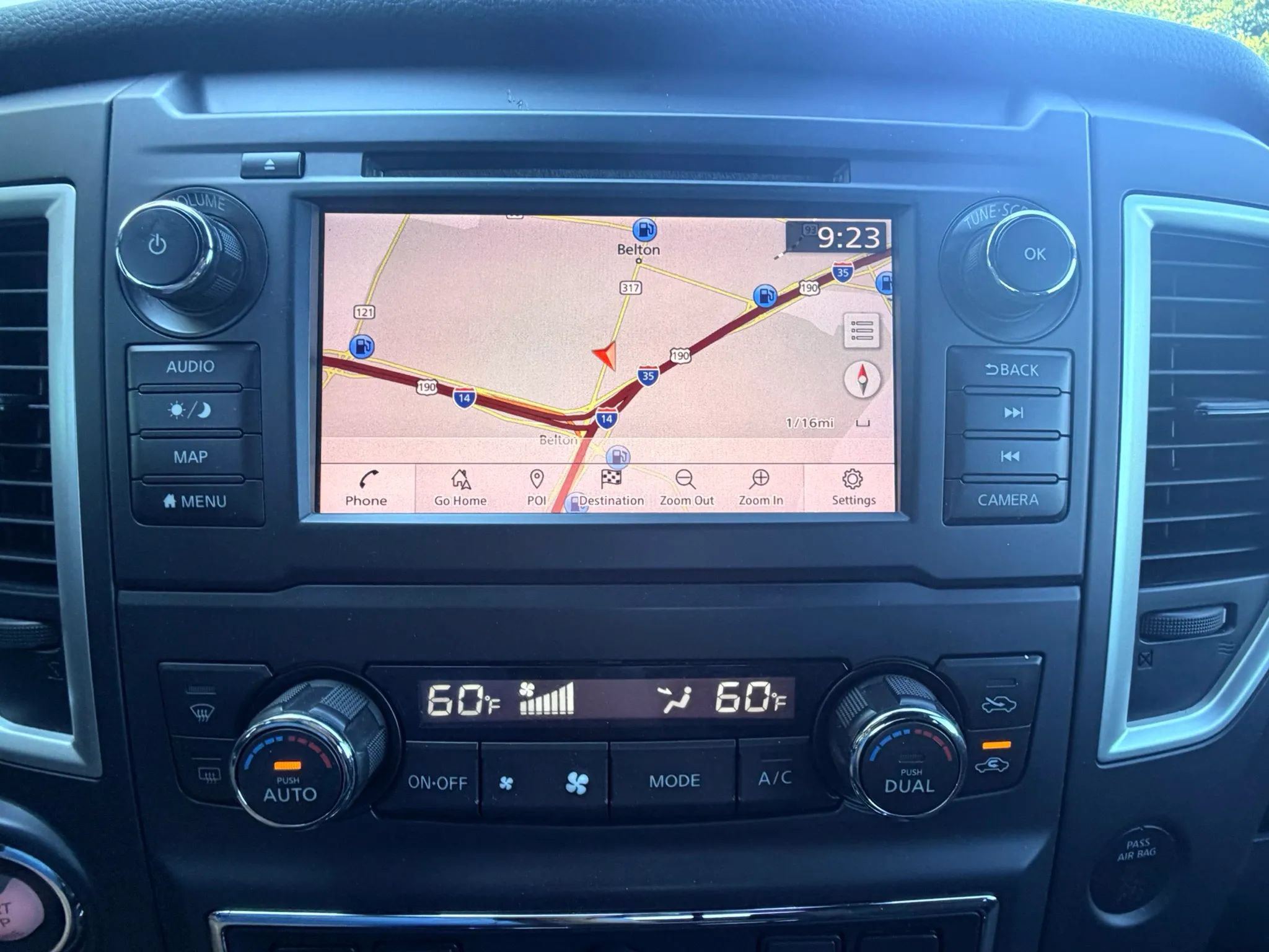 Used 2019 Nissan Titan SV w/ SV Convenience Package RWD image 18