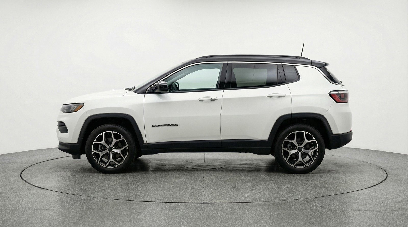 Used 2025 Jeep Compass Limited image 5