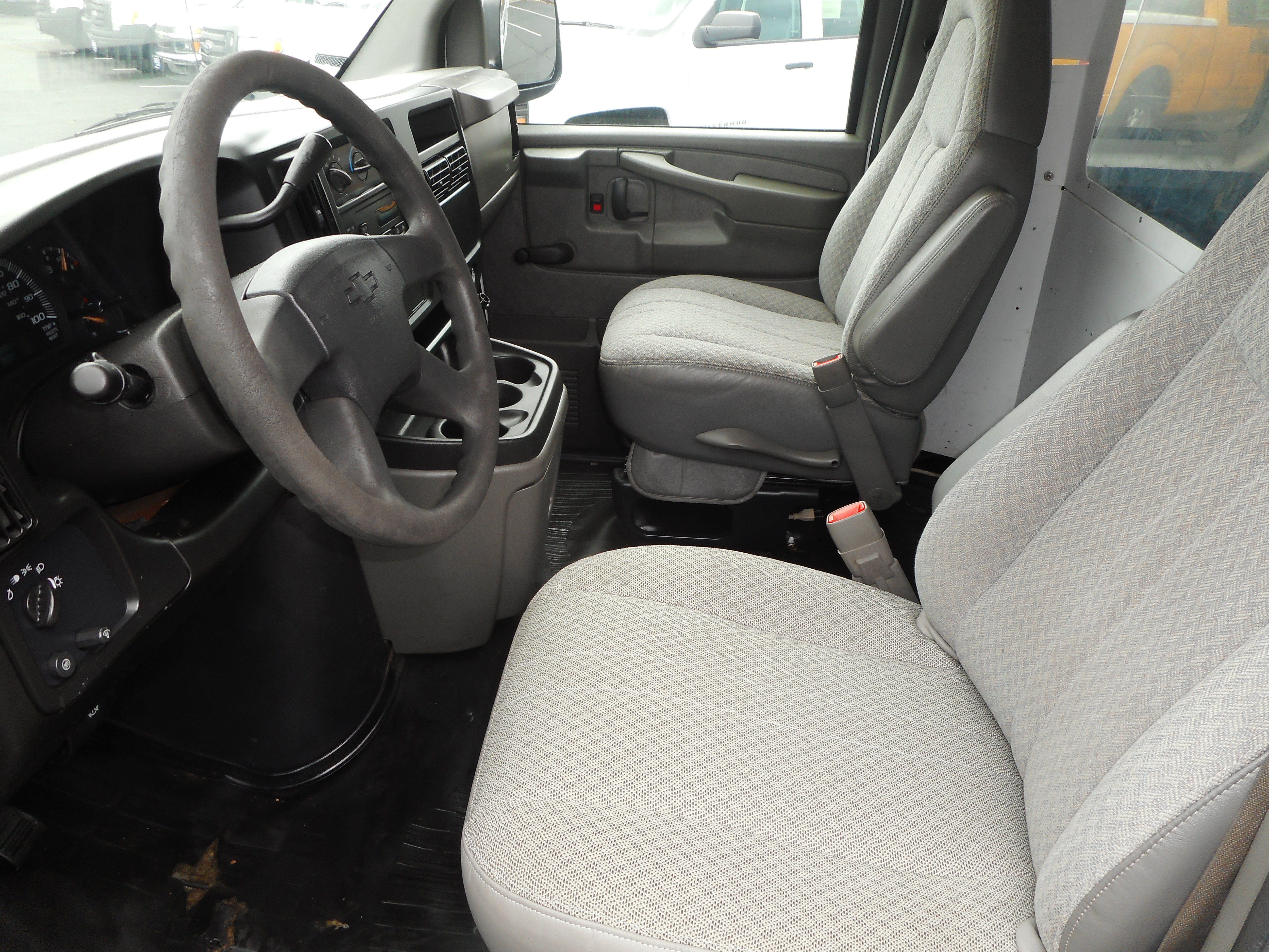 Used 2007 Chevrolet Express 2500 RWD image 13