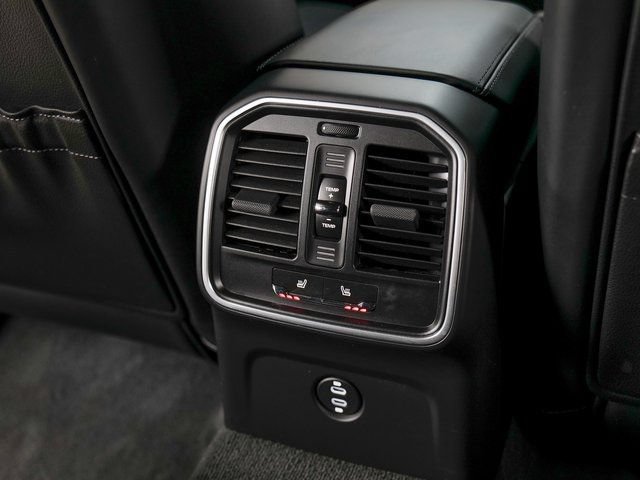 Certified 2026 Porsche Macan AWD/4WD image 26