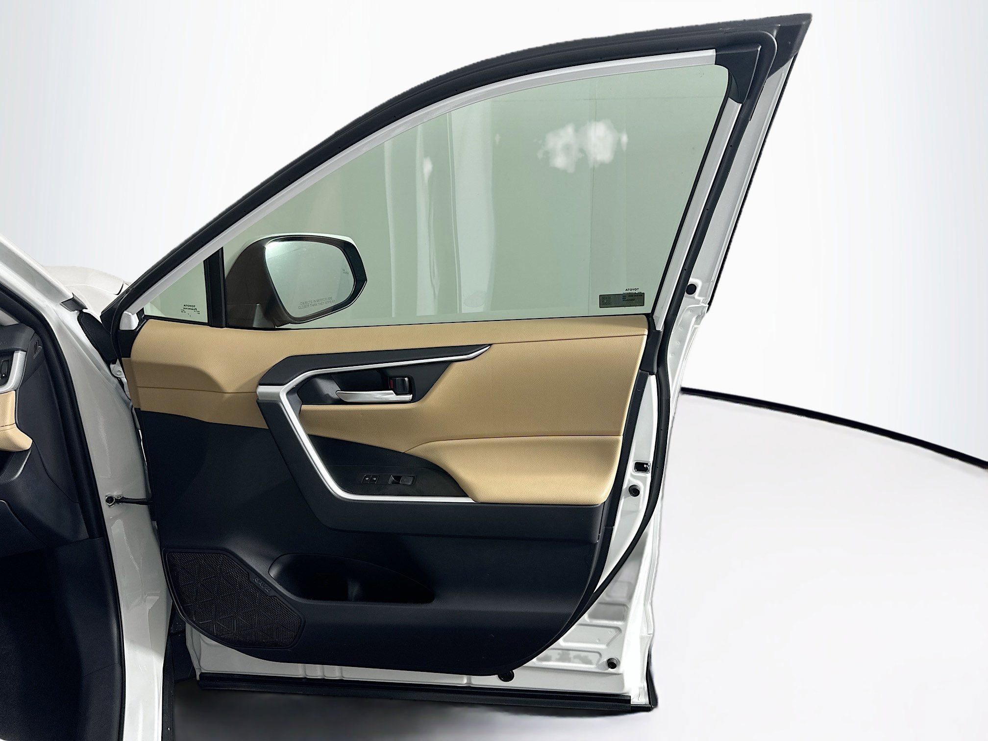 Used 2025 Toyota RAV4 XLE w/ Convenience Package image 34