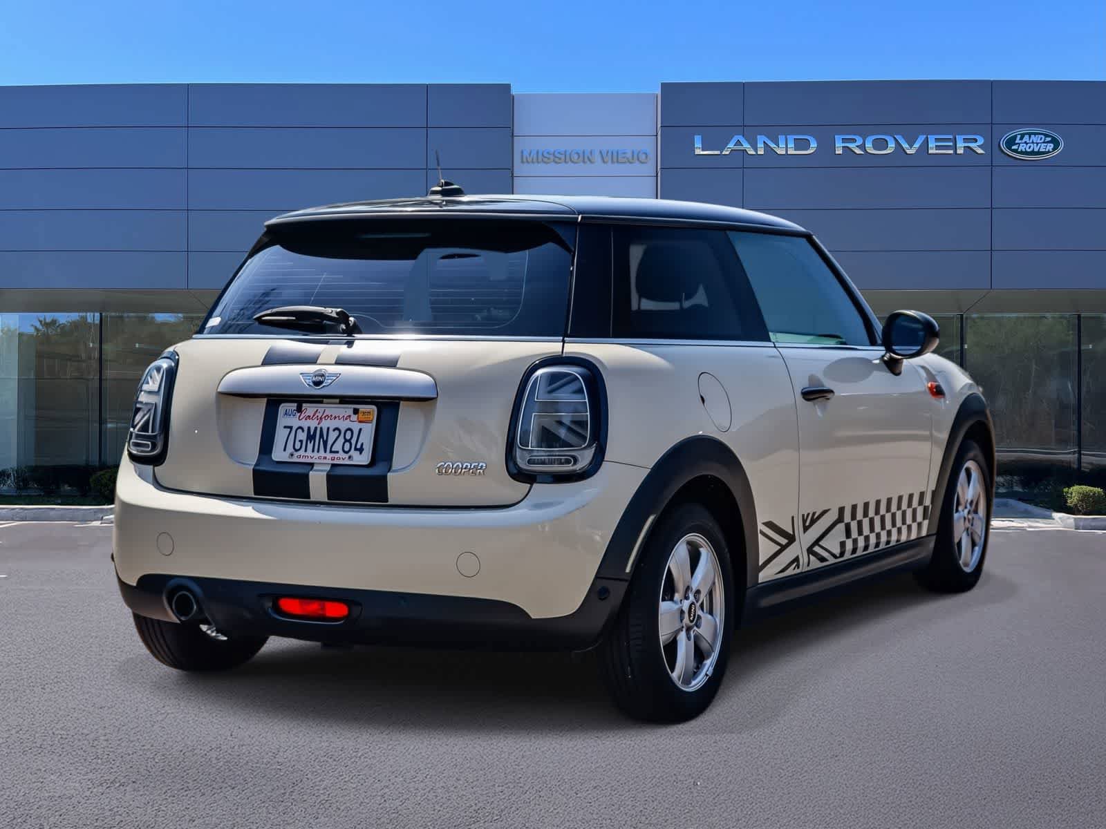 Used 2014 MINI Cooper 2-Door Hardtop image 4