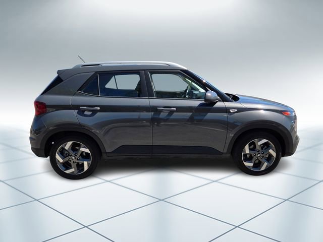 Used 2025 Hyundai Venue SEL FWD image 3