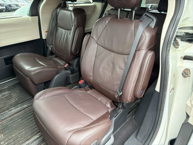 Used 2022 Toyota Sienna Platinum image 23