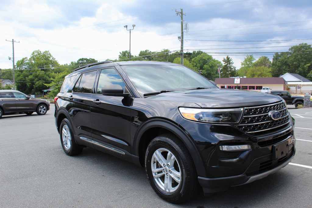 Used 2020 Ford Explorer XLT w/ Equipment Group 202A AWD/4WD image 3