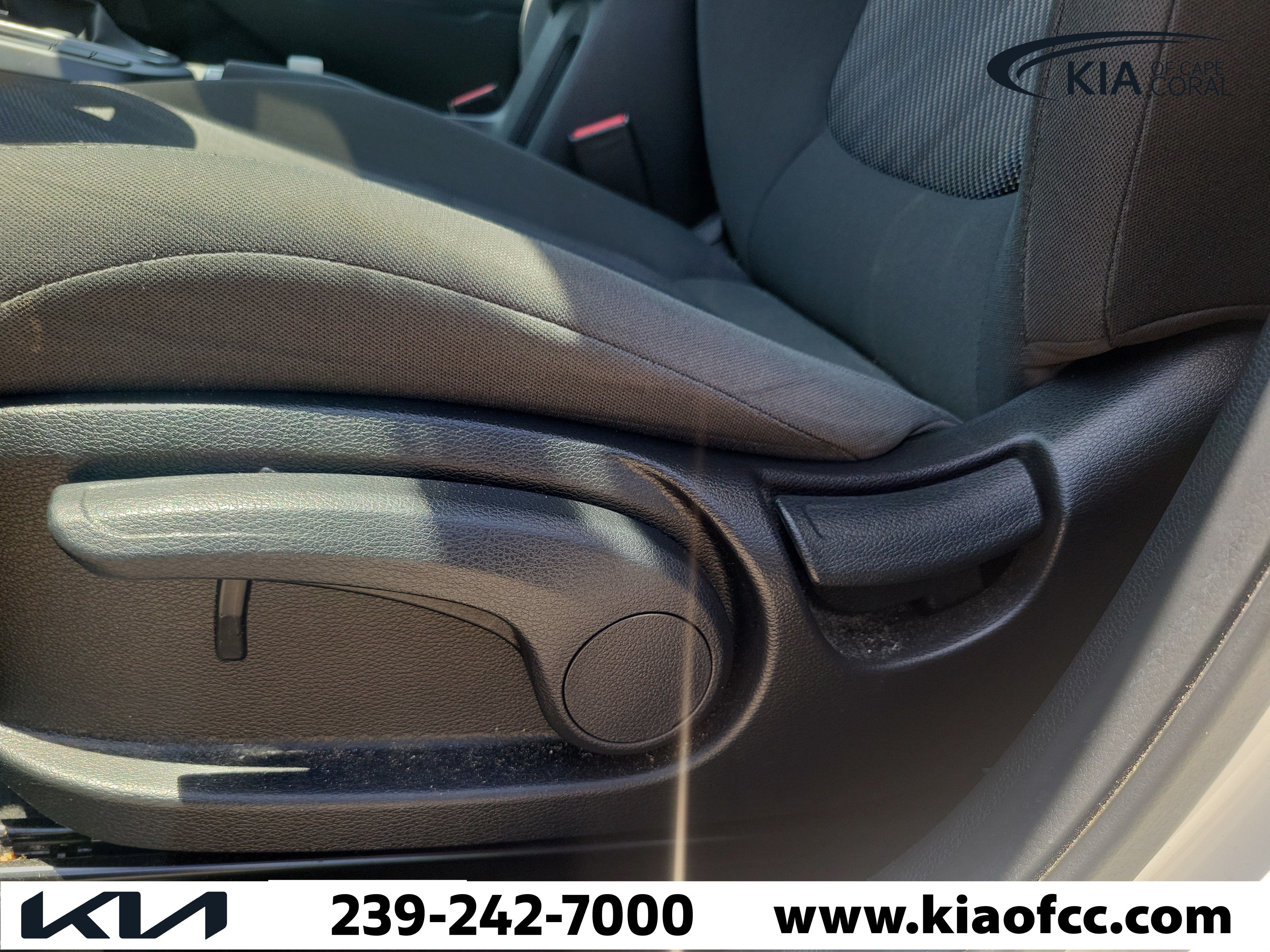 Used 2023 Kia Seltos LX AWD/4WD image 24