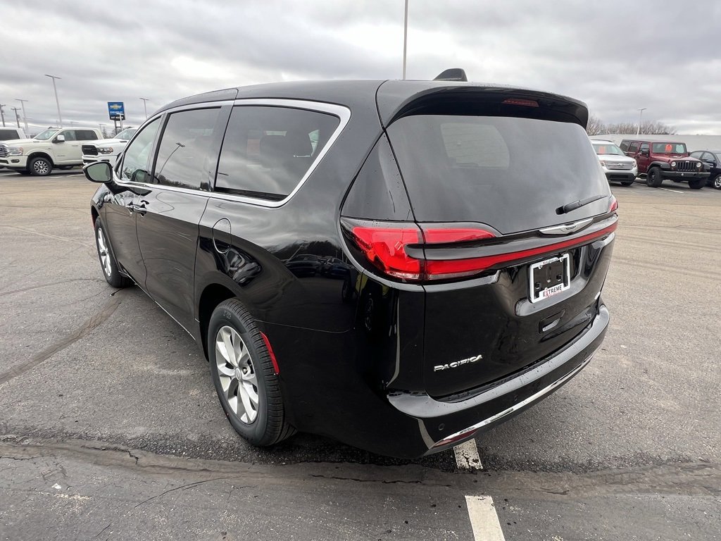 New 2026 Chrysler Pacifica Select image 19