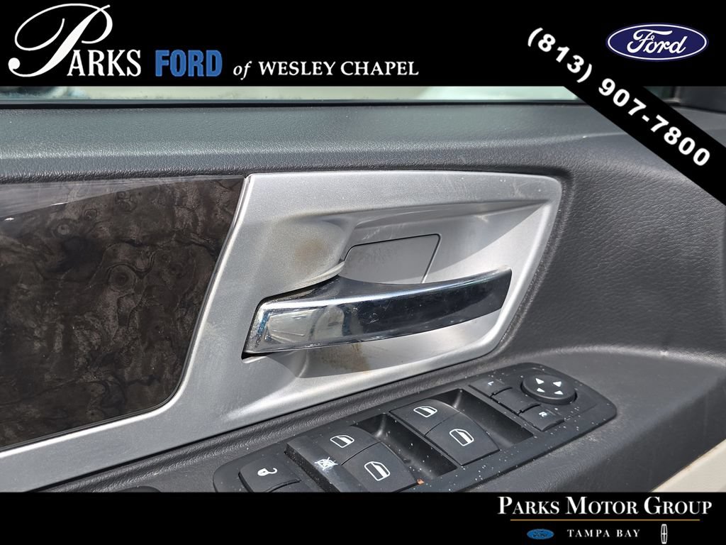 Used 2010 Dodge Grand Caravan SXT FWD image 17