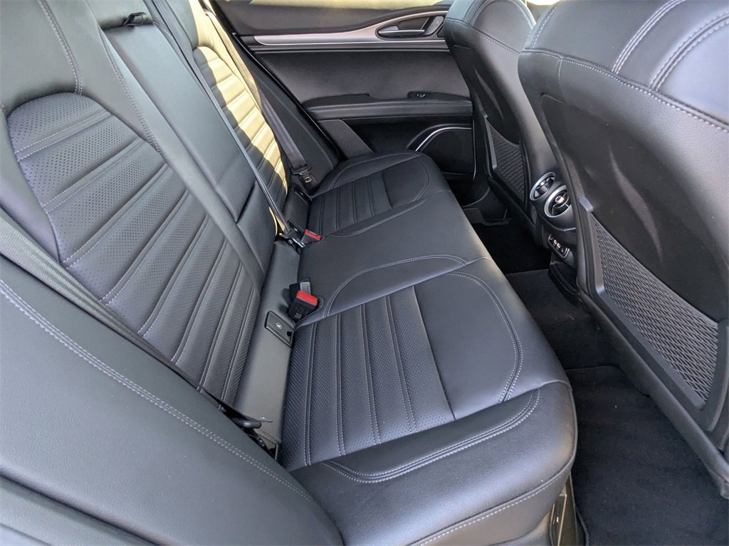 Used 2023 Alfa Romeo Stelvio Veloce image 19