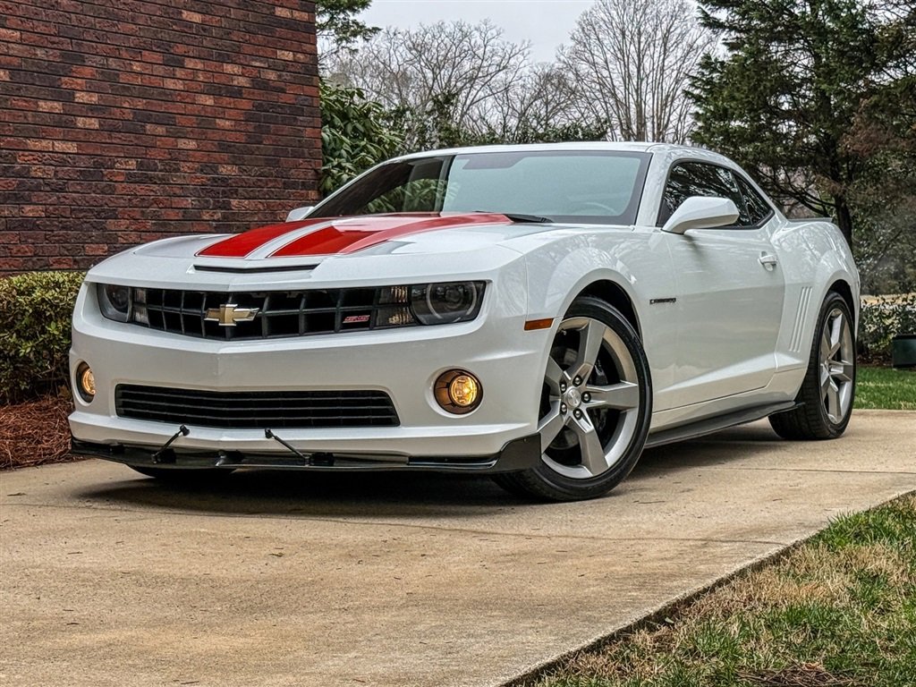 Used 2010 Chevrolet Camaro SS w/ RS Package RWD image 8