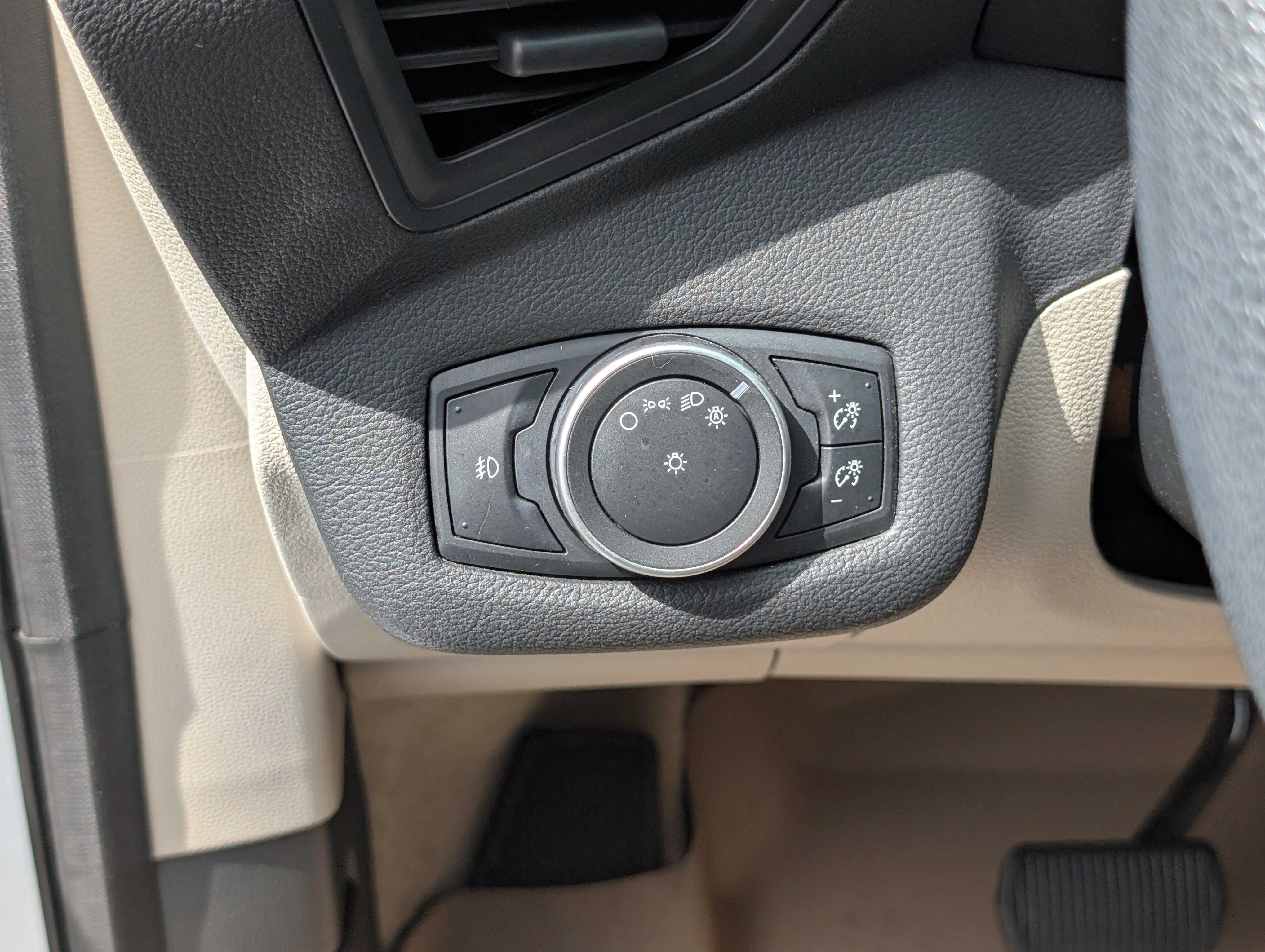 Used 2015 Ford Escape SE FWD image 19