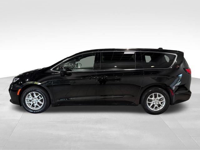 Used 2025 Chrysler Pacifica Select FWD image 8