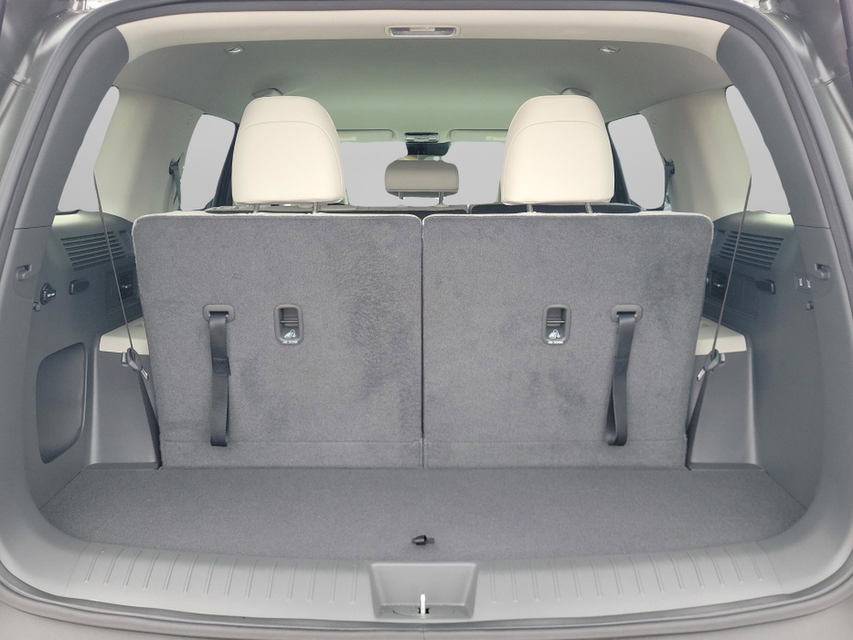 Certified 2025 Hyundai Santa Fe SEL image 8