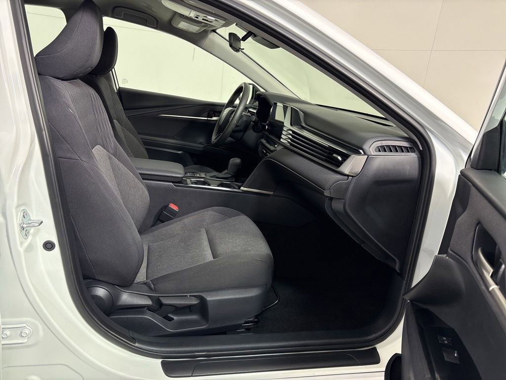 Used 2025 Toyota Camry LE image 12