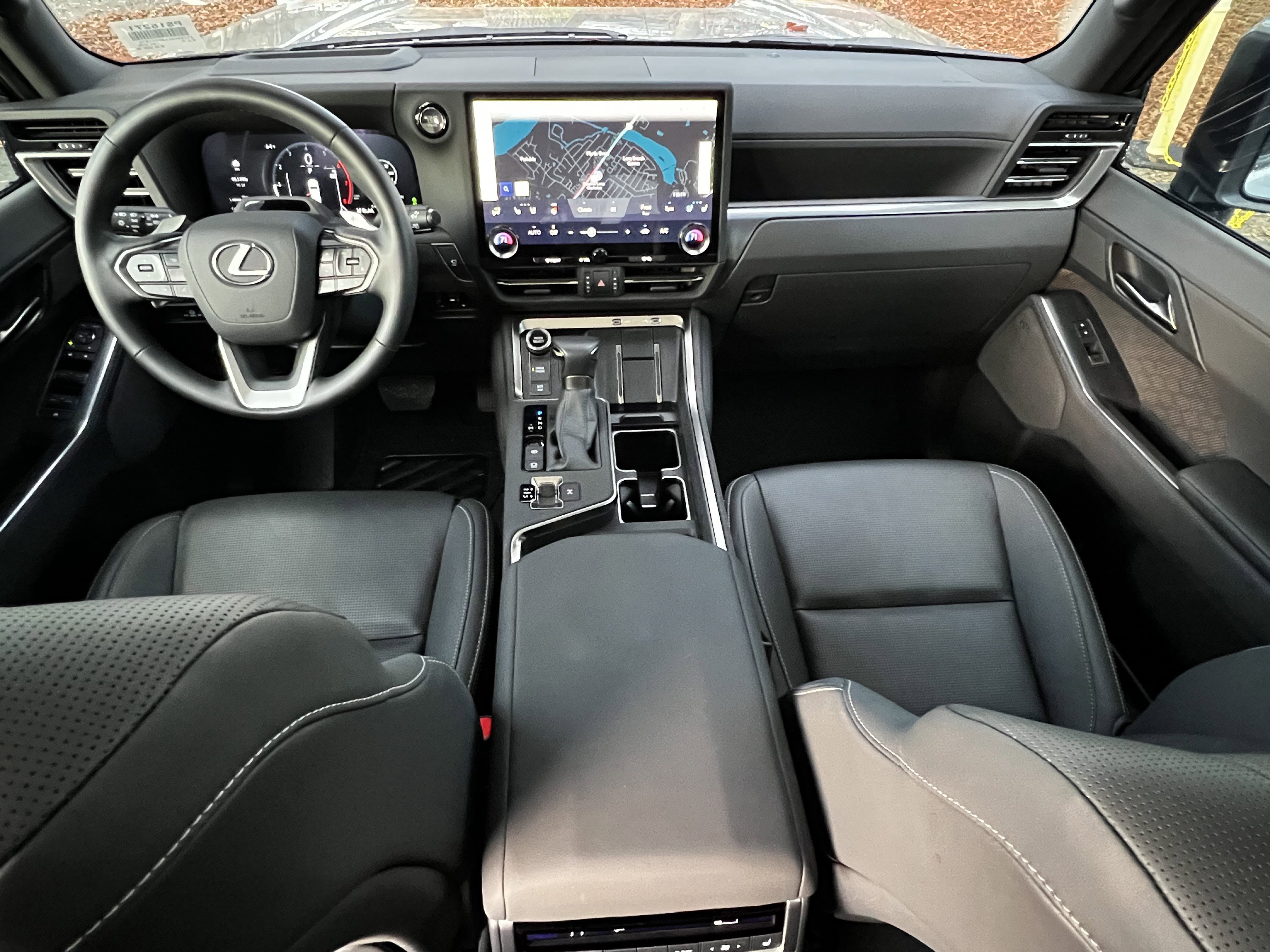 Certified 2024 Lexus GX 550 w/ Accessory Package (31) image 35