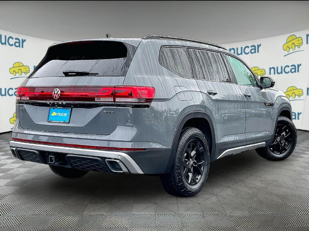 Used 2025 Volkswagen Atlas Peak Edition SE AWD/4WD image 6