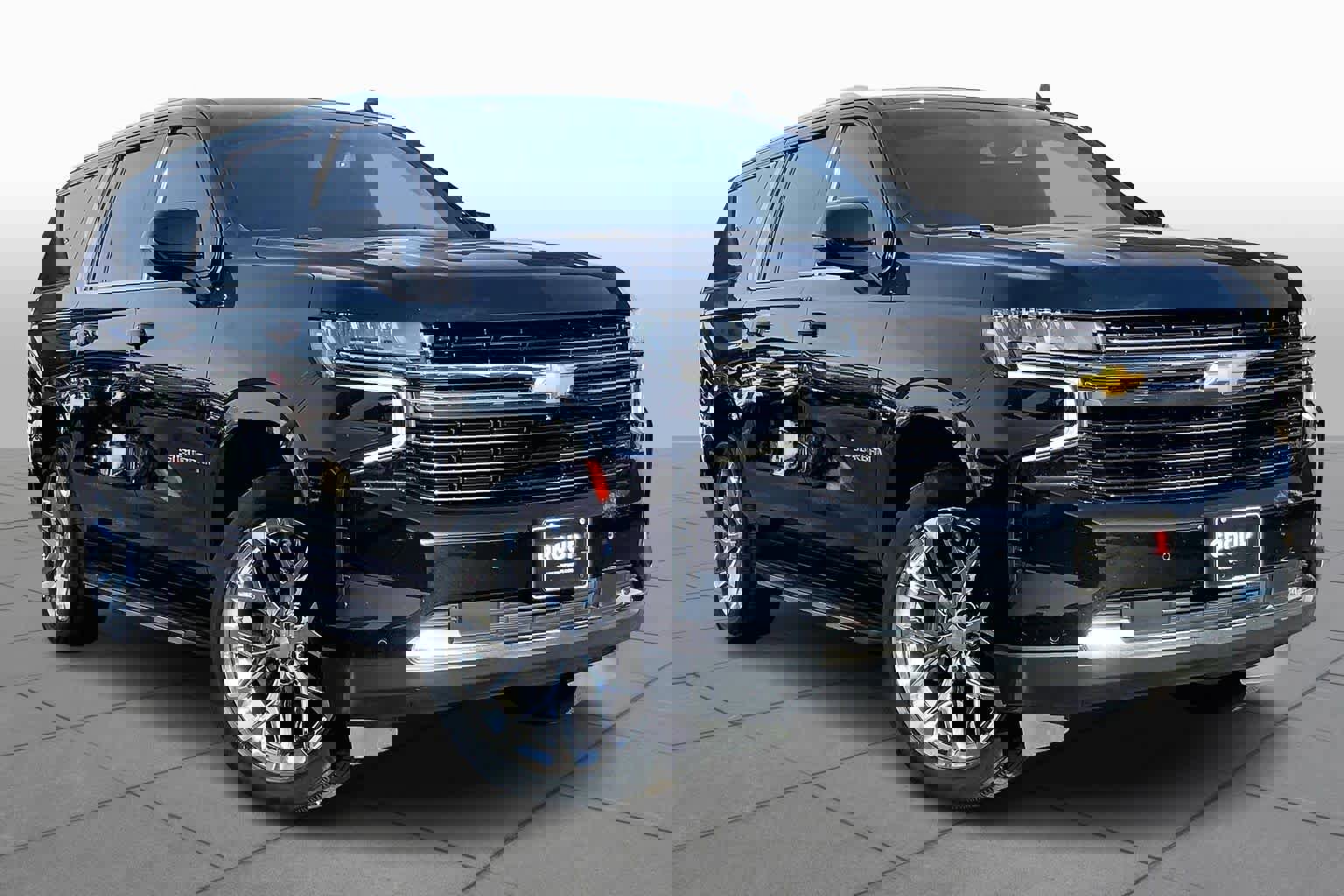 Used 2021 Chevrolet Suburban LT w/ LT Signature Package image 3