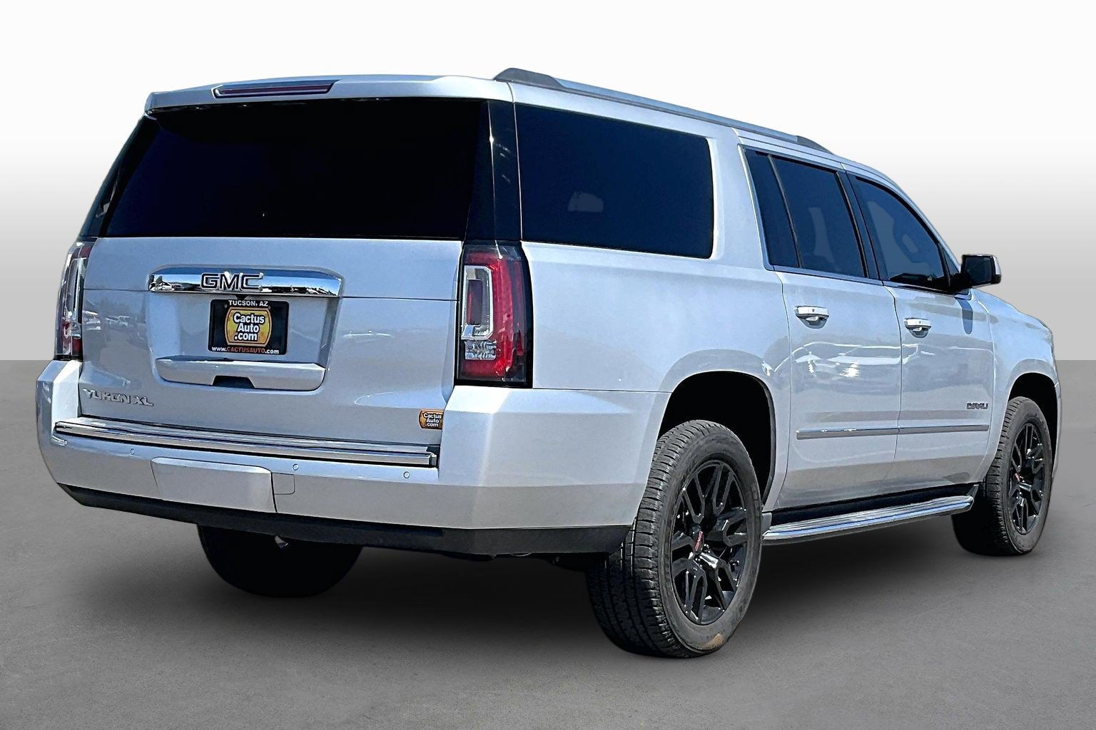 Used 2018 GMC Yukon XL Denali w/ Open Road Package RWD image 2