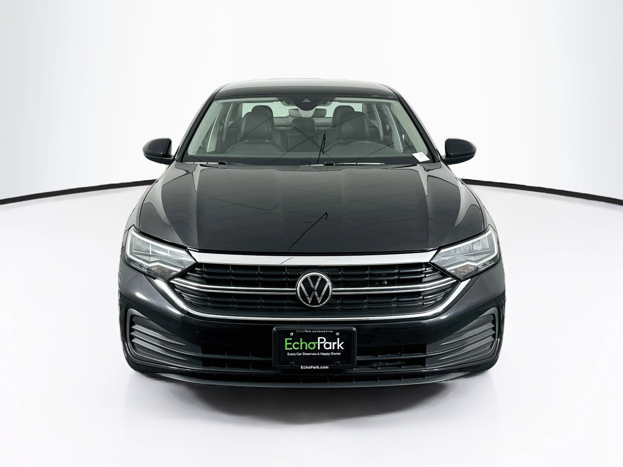 Used 2024 Volkswagen Jetta SE FWD image 2