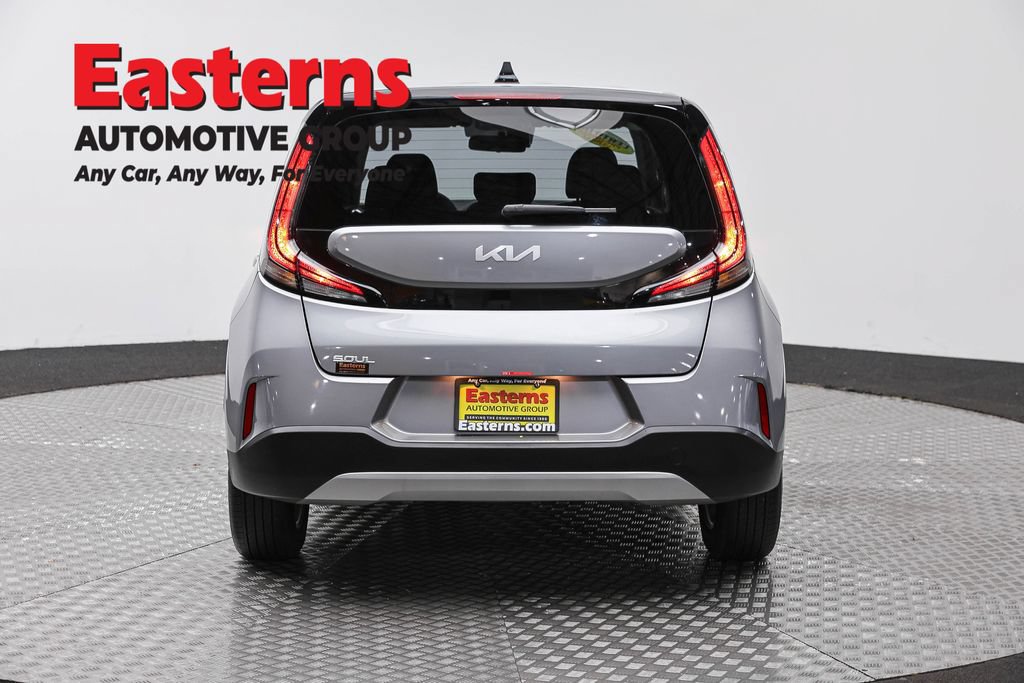 Used 2025 Kia Soul LX w/ LX Technology Package FWD image 6