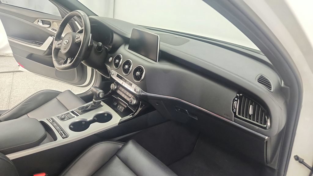 Used 2021 Kia Stinger GT1 image 26