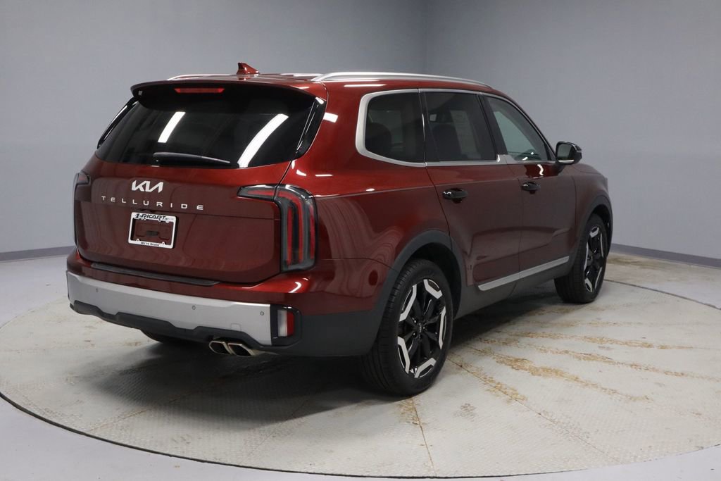 Used 2023 Kia Telluride EX w/ EX Captain's Chair Package image 13