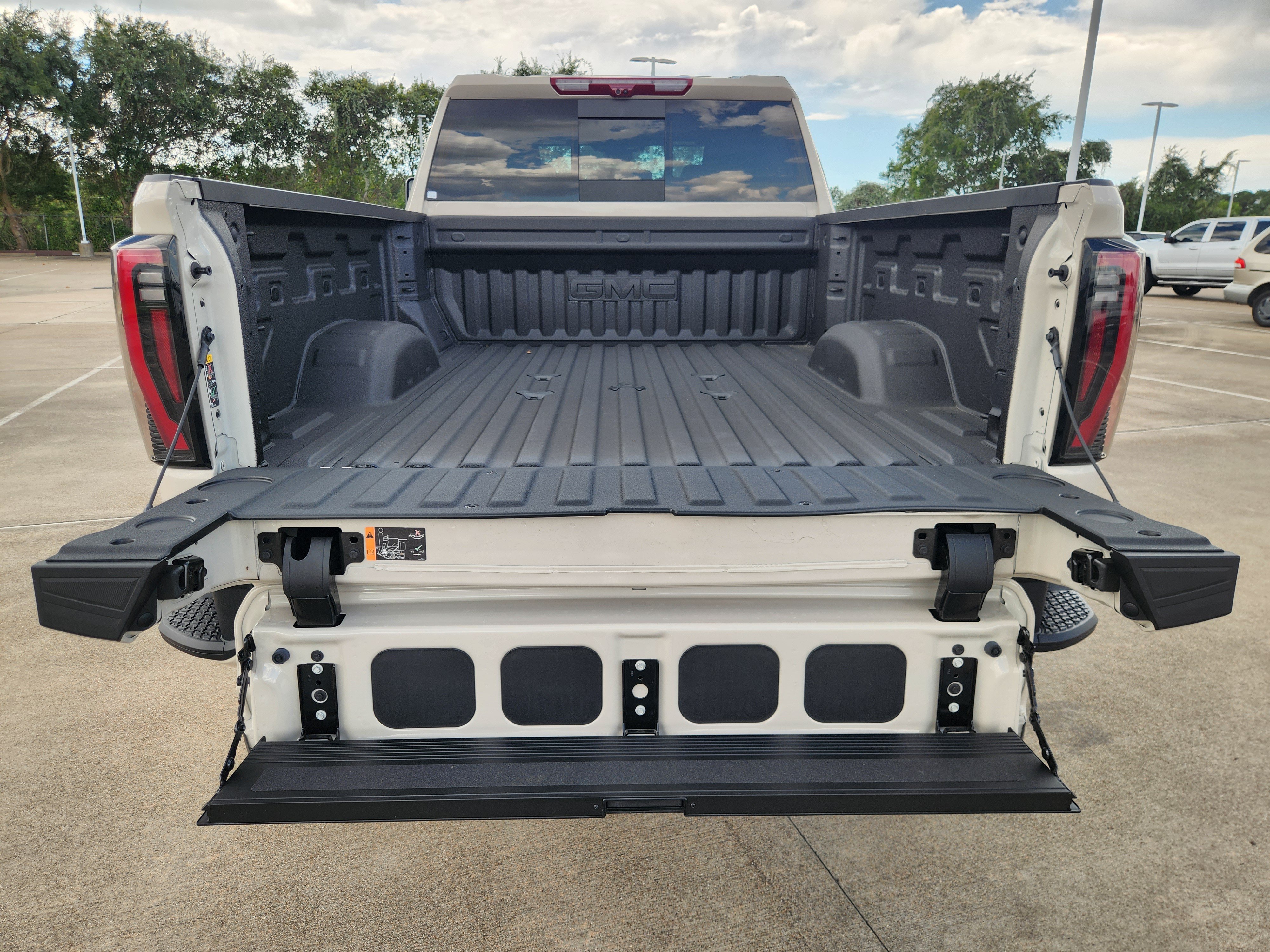 New 2026 GMC Sierra 2500 AT4 w/ AT4 Premium Plus Package AWD/4WD image 23