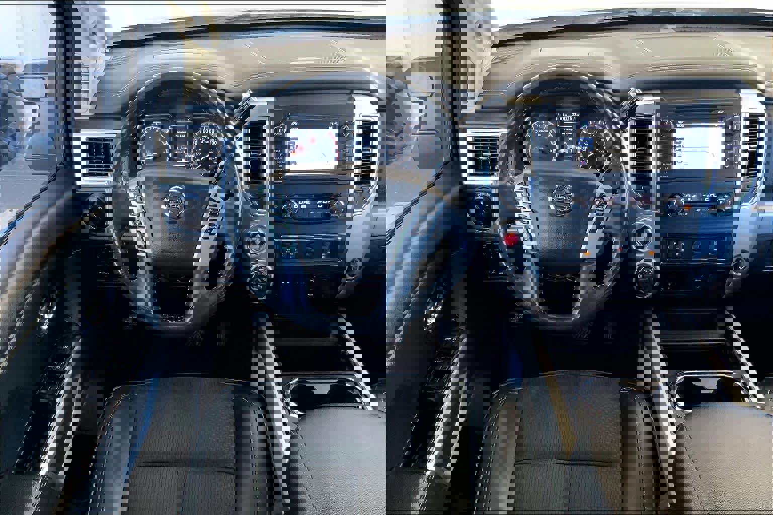 Used 2016 Nissan Titan PRO-4X image 6