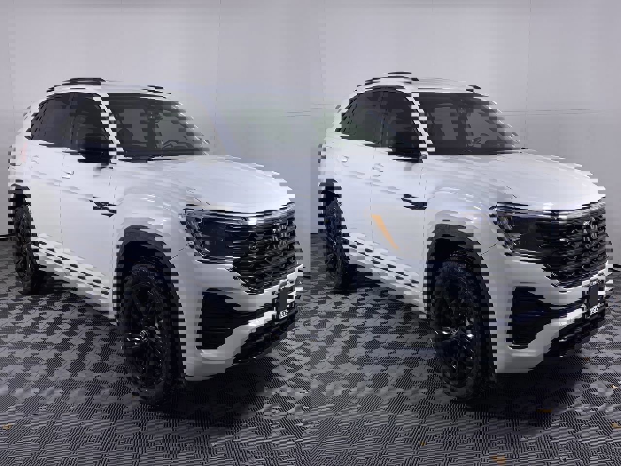 Used 2025 Volkswagen Atlas Cross Sport SEL R-Line image 21