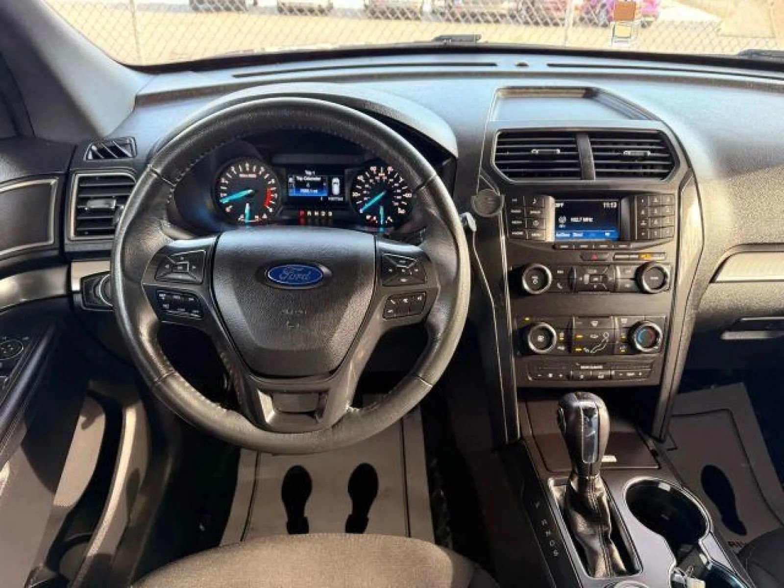Used 2019 Ford Explorer XLT image 29