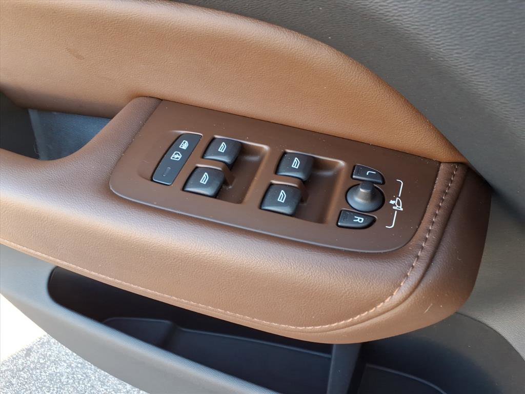 Certified 2023 Volvo XC60 B5 Plus w/ Protection Package Premier image 29