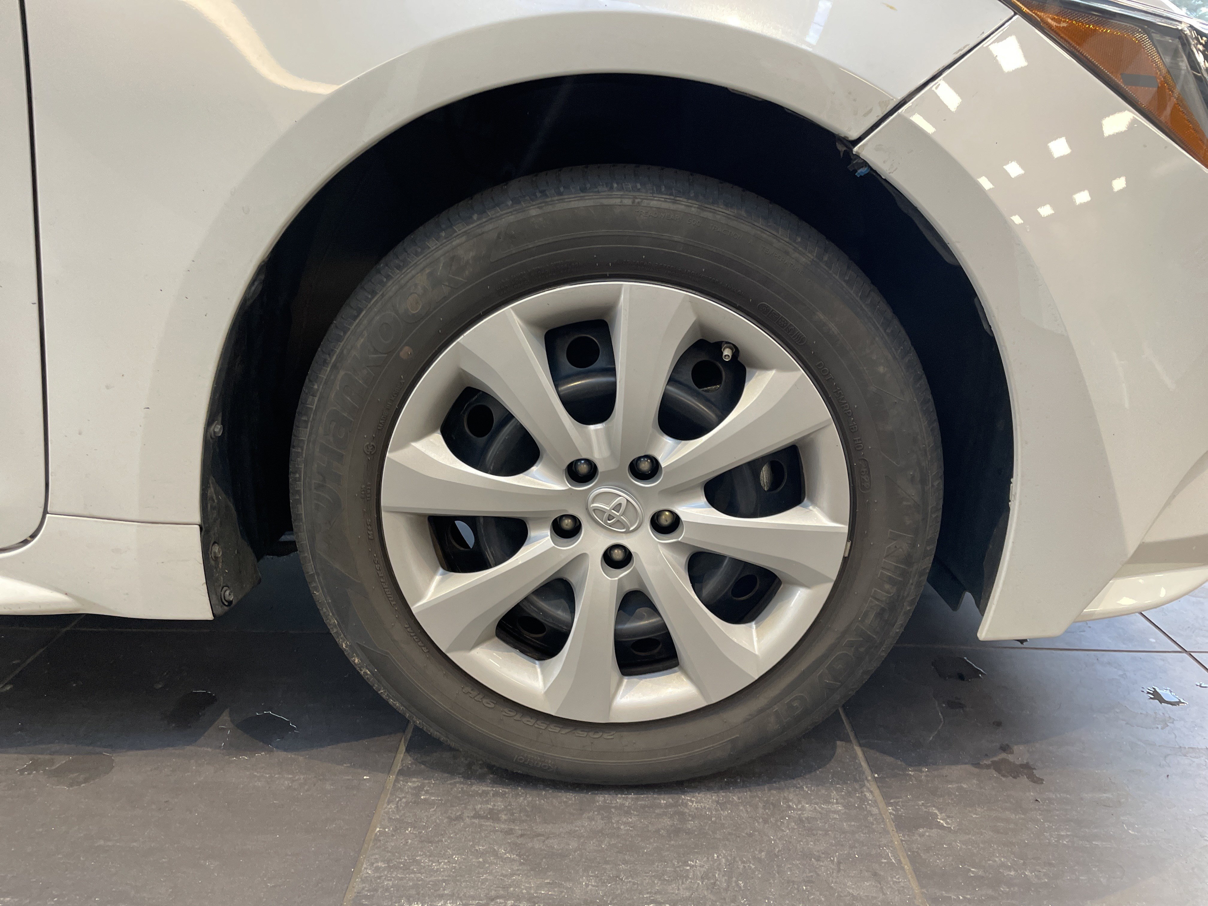 Used 2022 Toyota Corolla LE FWD image 12