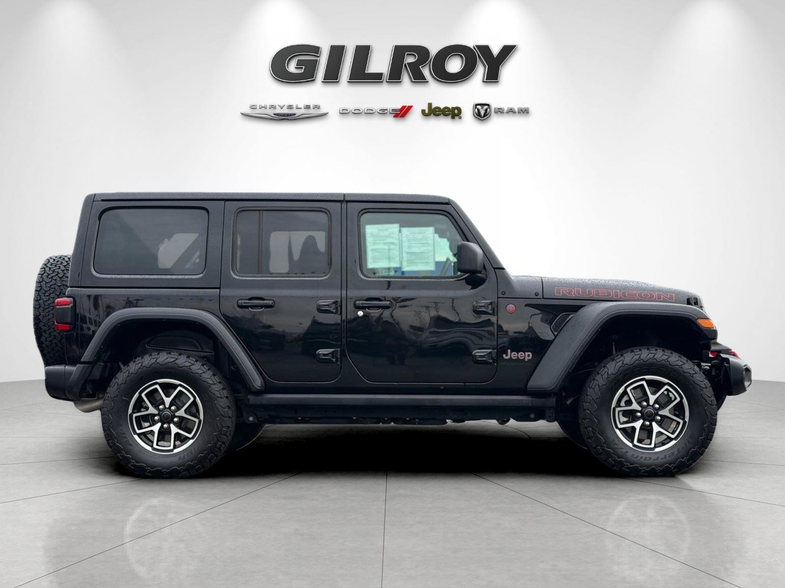 Used 2025 Jeep Wrangler Unlimited Rubicon AWD/4WD image 3