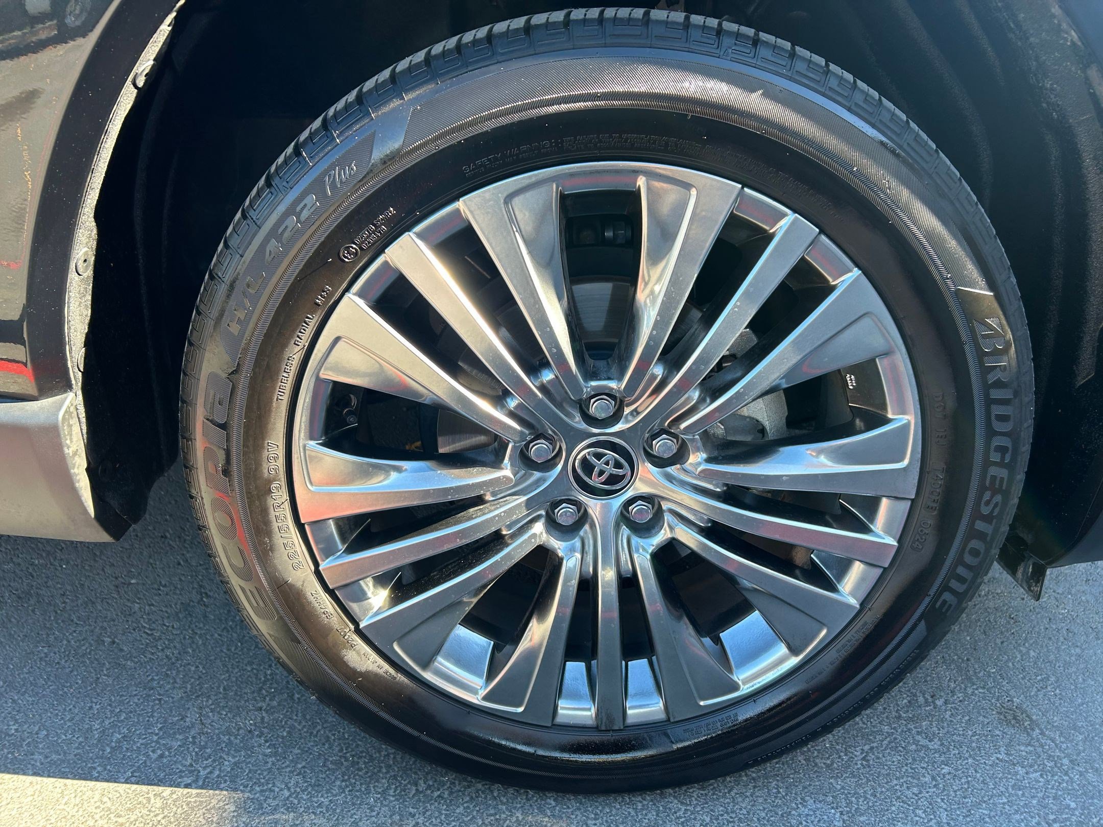 Used 2024 Toyota Venza Limited image 29