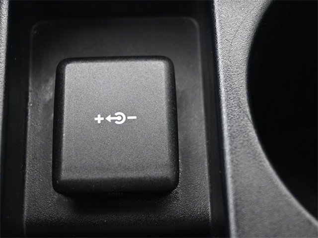 Used 2021 Jaguar F-PACE S image 4