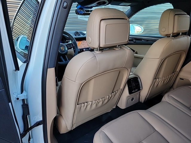 Used 2025 Porsche Macan image 21