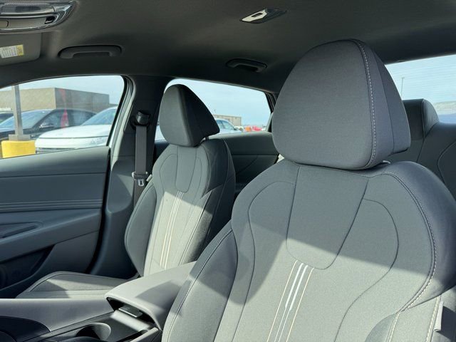 Used 2025 Hyundai Elantra Sport image 20