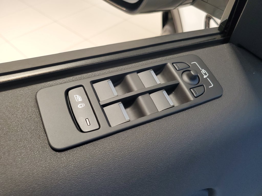 New 2026 Land Rover Discovery Sport Landmark AWD/4WD image 8