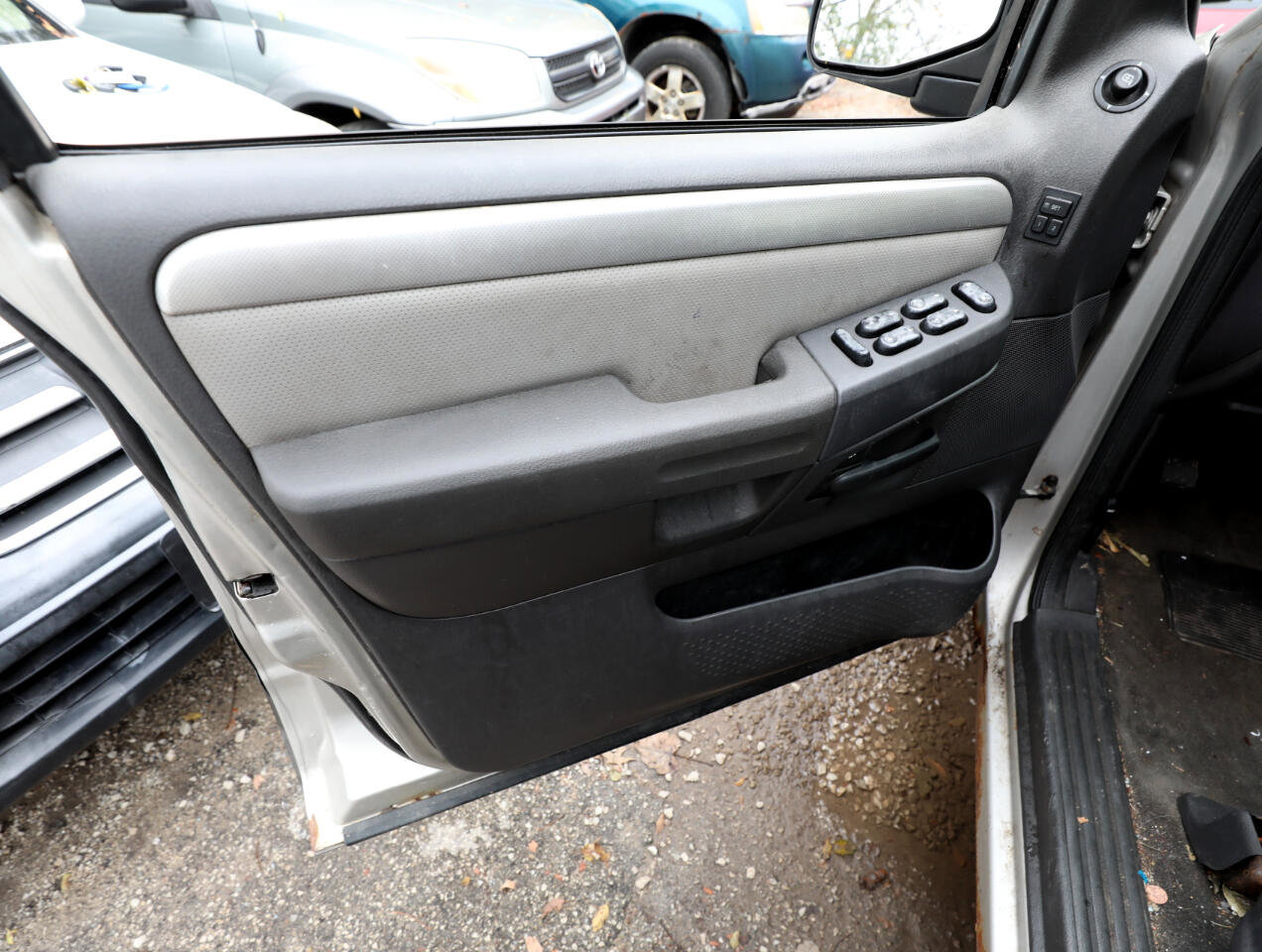 Used 2004 Mercury Mountaineer Convenience image 16