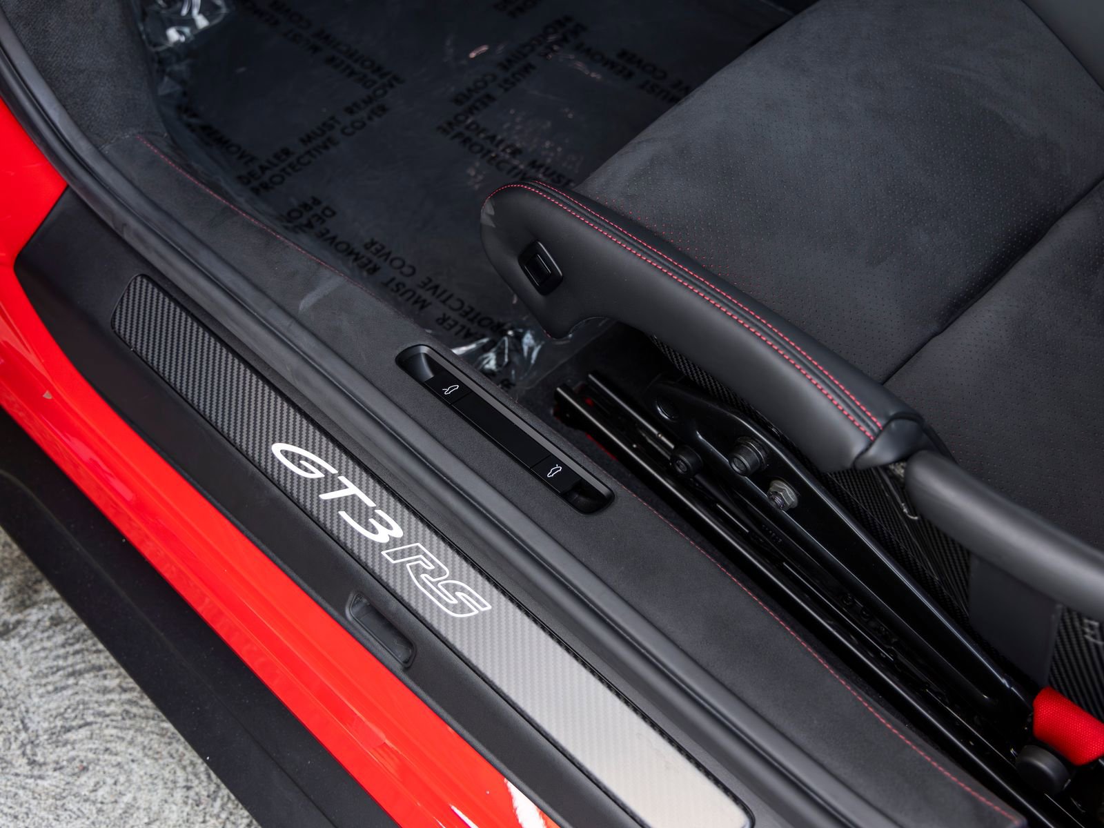 Certified 2025 Porsche 911 GT3 RS RWD image 39