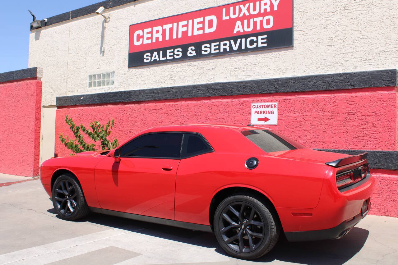 Used 2019 Dodge Challenger SXT w/ Blacktop Package RWD image 4