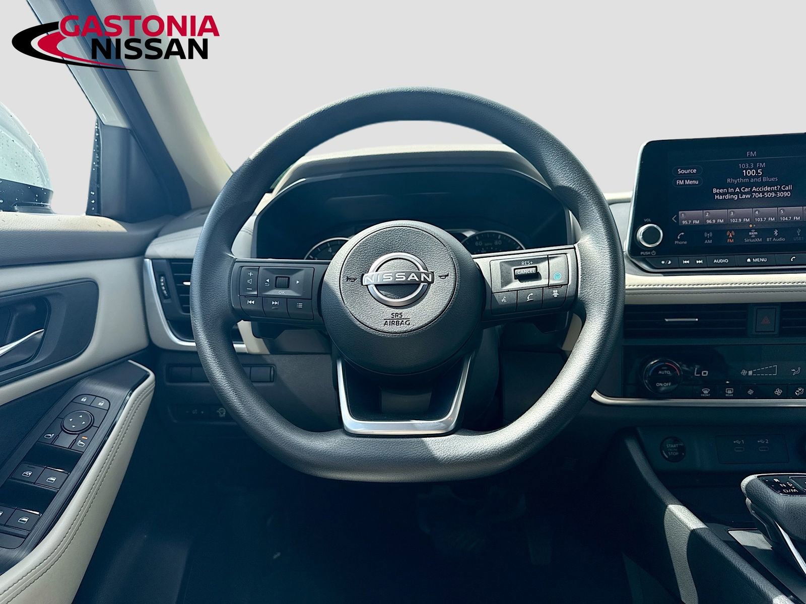 Used 2024 Nissan Rogue SV AWD/4WD image 29