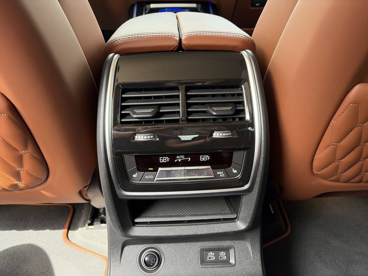 Certified 2025 BMW X7 M60i AWD/4WD image 30