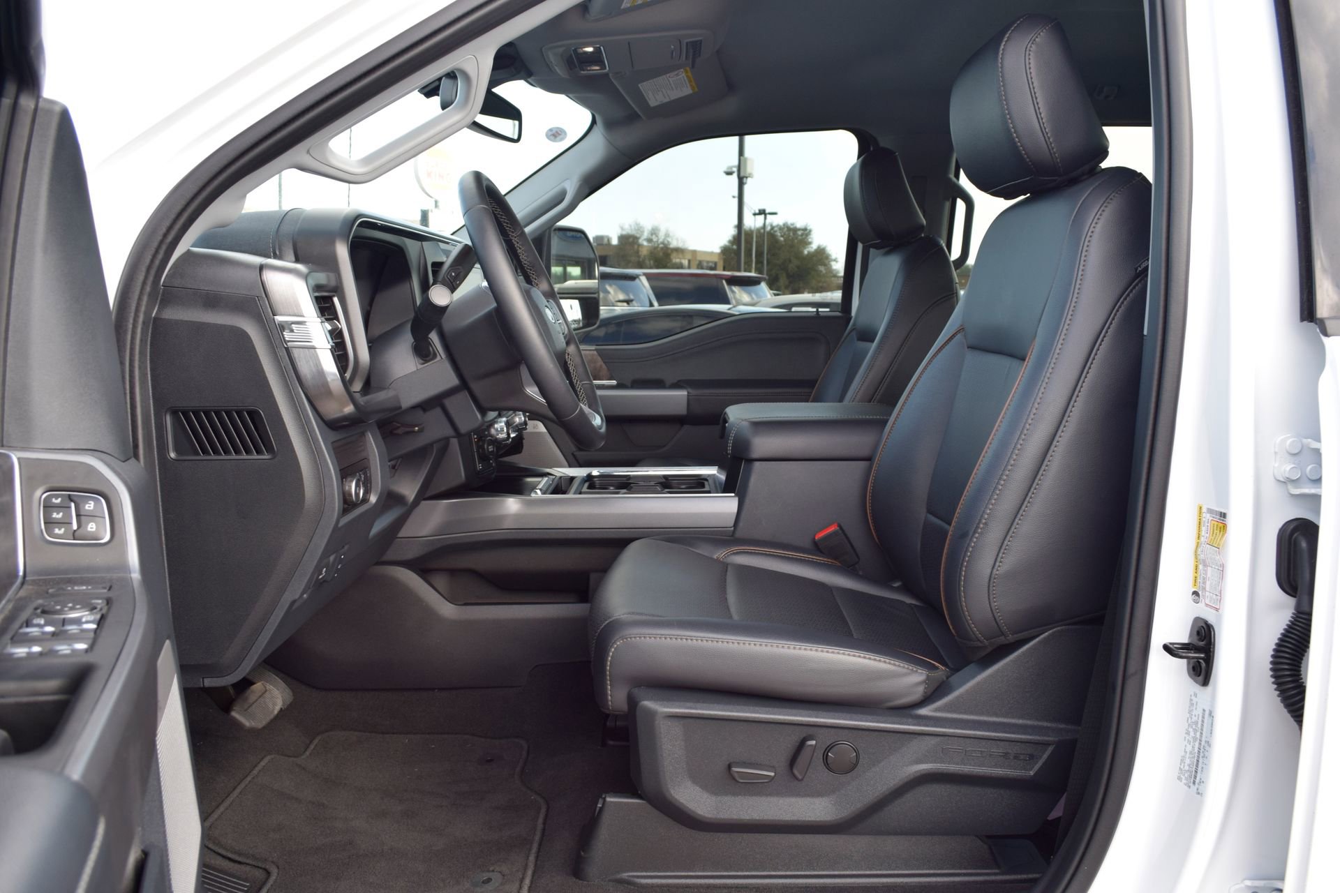 Used 2025 Ford F350 Lariat w/ FX4 Off-Road Package image 18