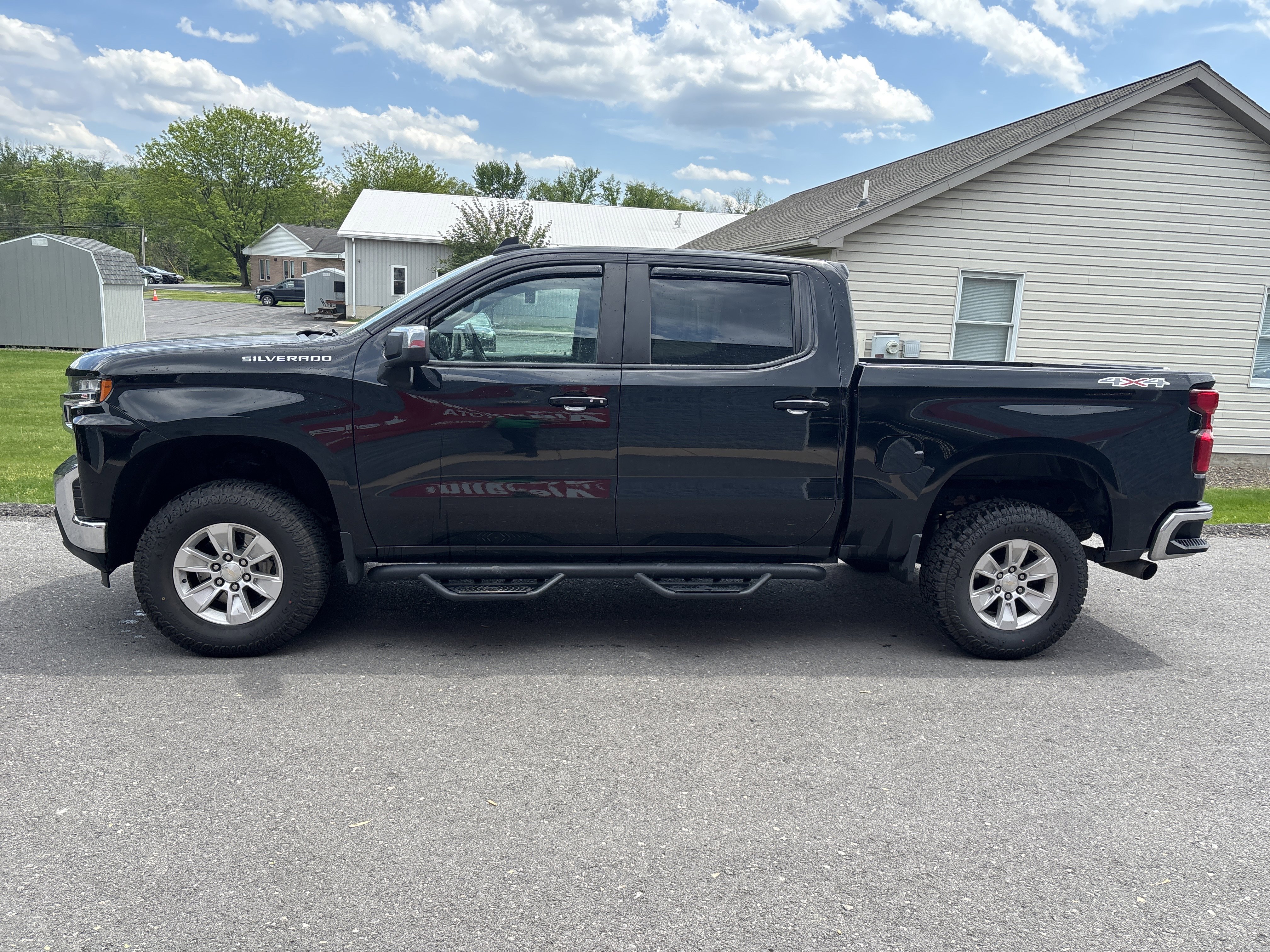 Used 2022 Chevrolet Silverado 1500 LT AWD/4WD image 6