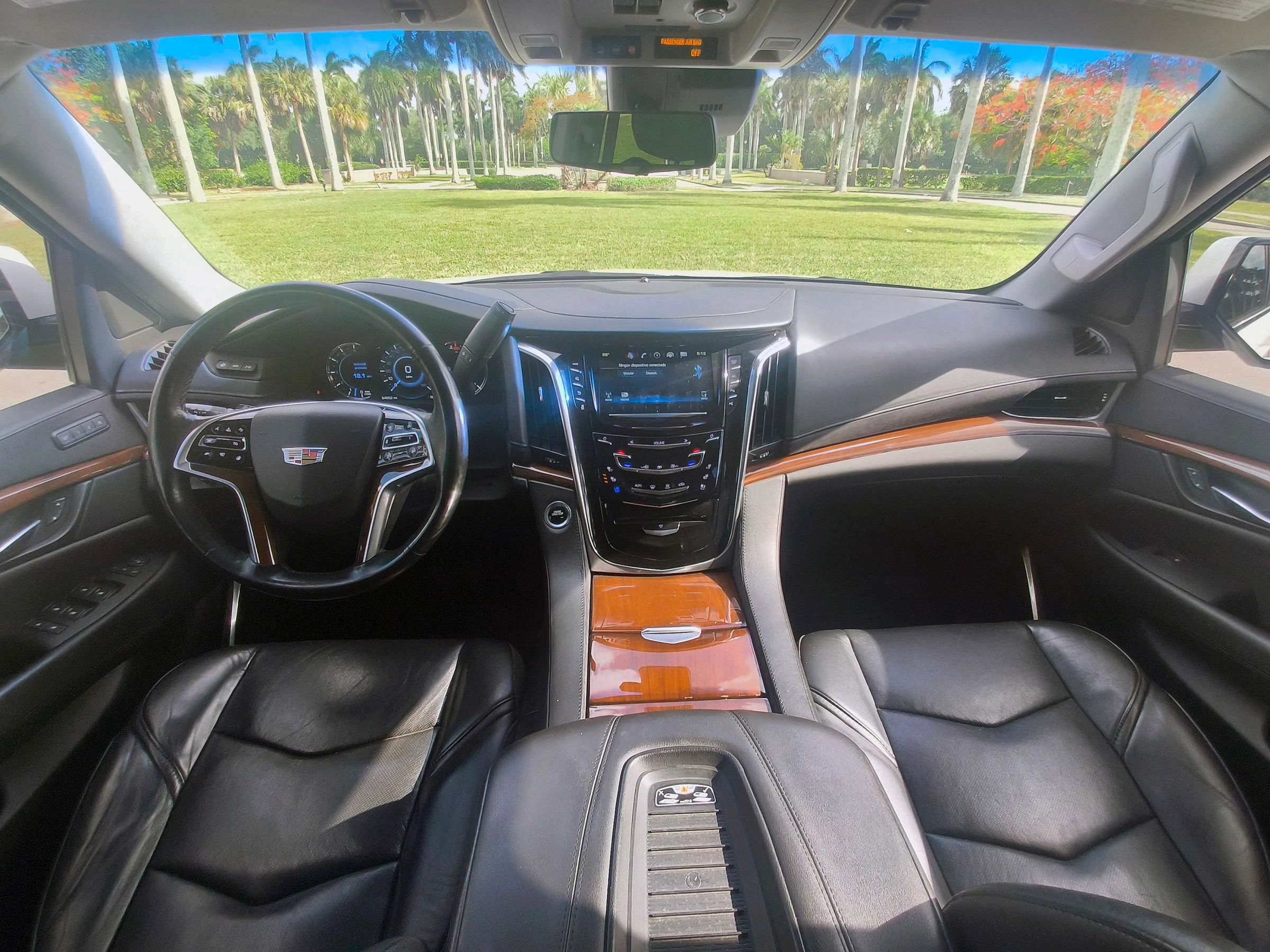 Used 2018 Cadillac Escalade ESV Premium Luxury AWD/4WD image 10