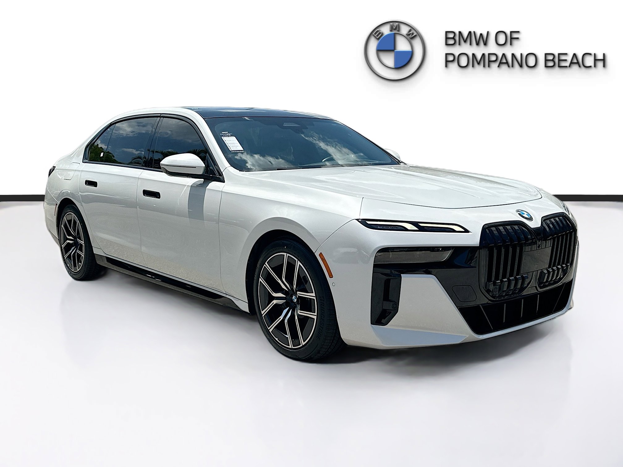 Used 2023 BMW 740i w/ Parking Assistance Package RWD image 1