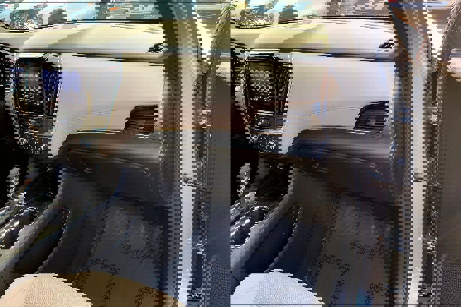 Used 2023 Chevrolet Traverse LT image 17